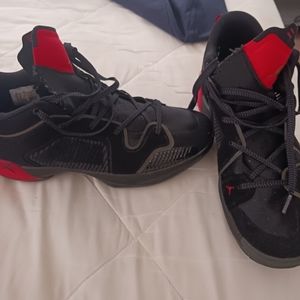 Mens Jordan 37 size 11